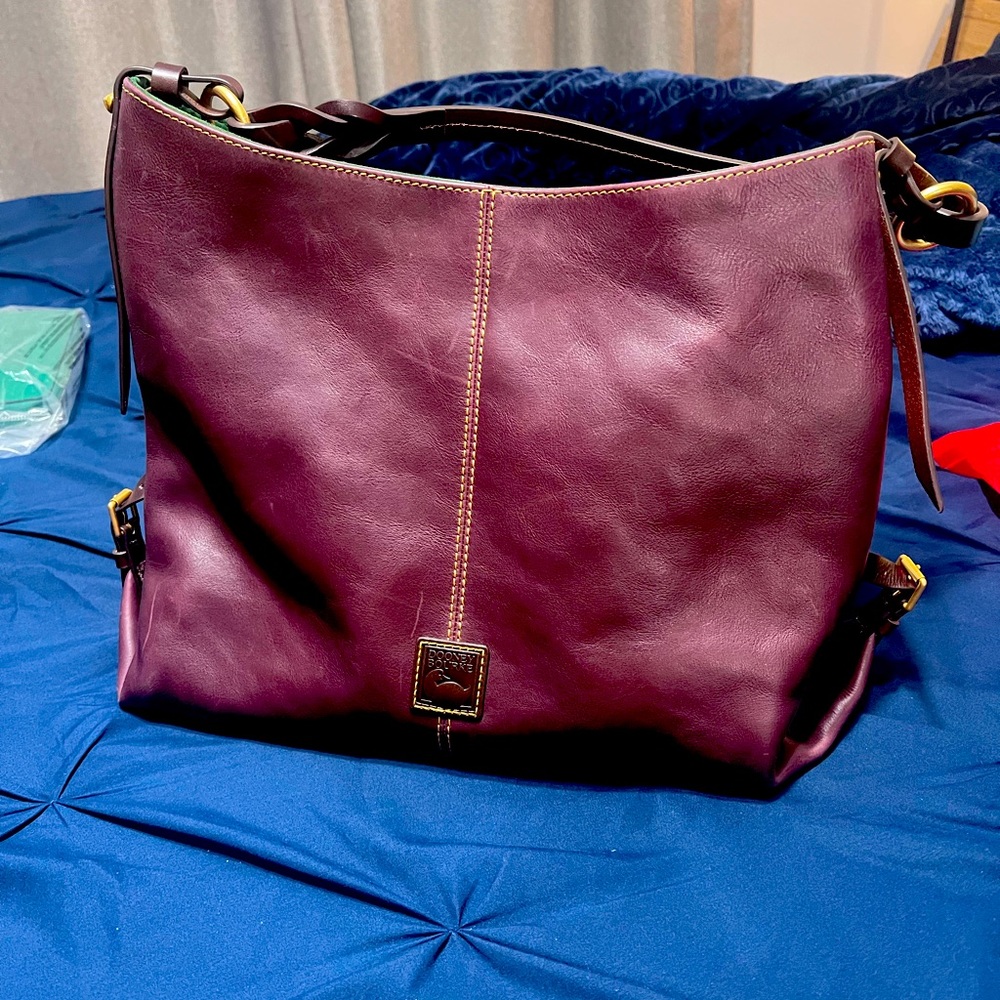 Gently used large Dooney & Bourke tote/shoulder bag. Smoke free home